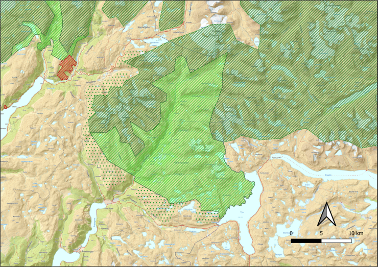 Dei grøne prikkane illustrerer utgreiingsområdet for ei eventuell utviding av Jotunheimen nasjonalpark. Mørkegrøn skravering markerer Jotunheimen nasjonalpark. Lysegrøn skravering markerer Utladalen landskapsvernområde. Merk at utgreiingsområdet ikkje er eit forslag til vernegrense. Å avklare kvar det er aktuelt at vernegrensene skal gå vil vere ein viktig del av ein eventuell verneprosess. 