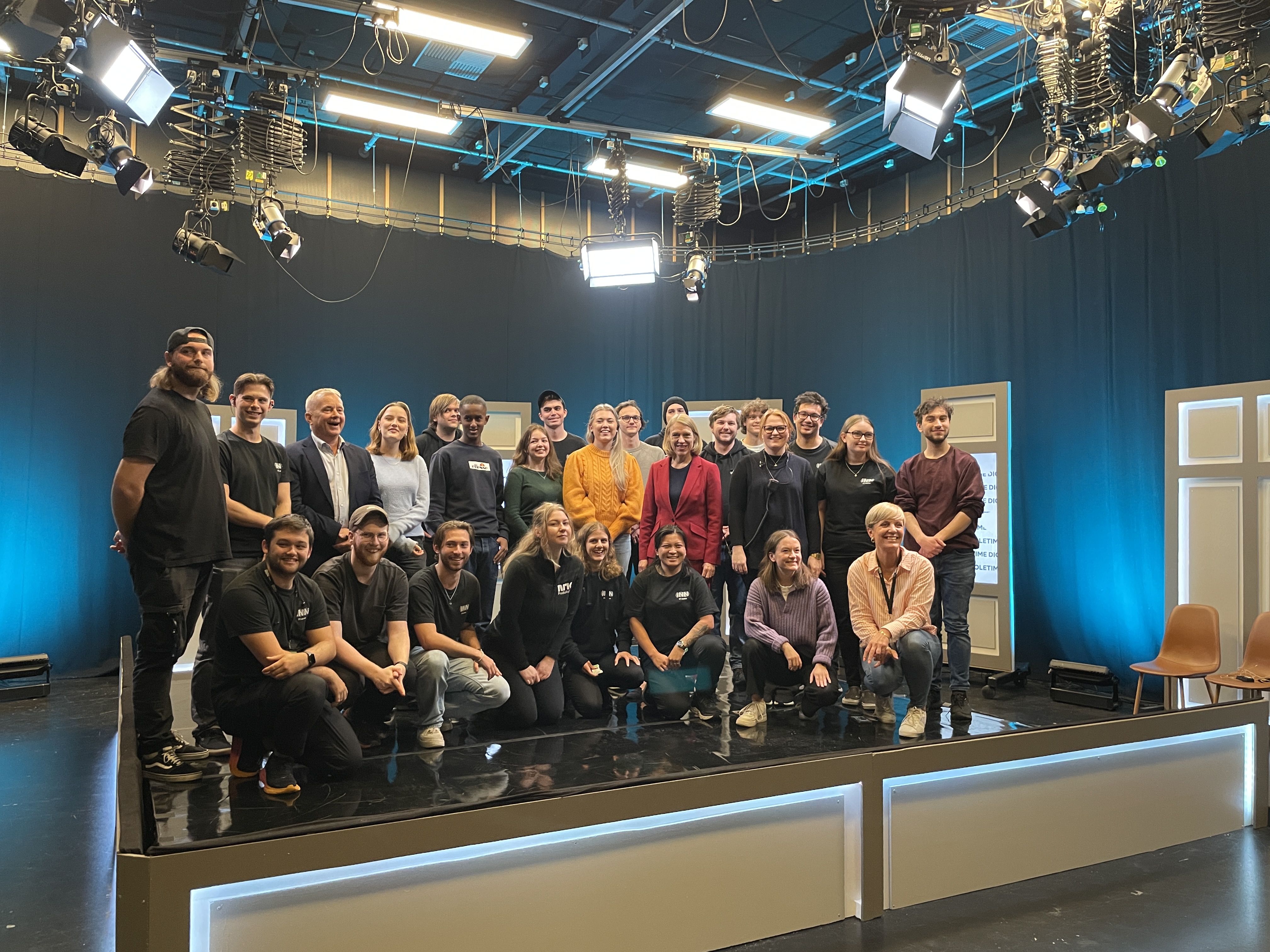 Alle som deltok i produksjonen av Digital skoletime i Den norske TV-skolens studio.
