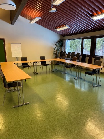 Sem skole fekk nye møteromsmøblar. Foto: Nina Myklebost